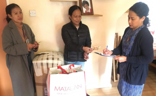 Timoroan sira iha Inglatera tau hamutuk sira nia kontribuisaun hodi tulun sira nia maluk ne&#039;ebe kona inundasaun iha Timor Leste, Tersa (6/4)