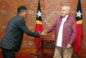 Prezidente Repúblika (PR), José Ramos Horta kaer liman hela h Prezidente Timor Leste Press Uniom (TLPU), Candido Alves, hafoin hasoru malu ho Prezidente Repúblika, Ramos Horta, iha Palásiu Prezidensial, Bairopite, tersa (31/05).