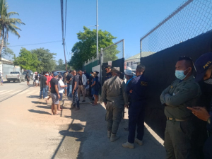 Fmilia matebian MX ne&#039;ebe hein hela iha portaun sala Izolamentu Vera Cruz, Domingu (23/05).