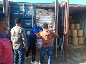 Autoridade sira halo pasa de revista ba Konteintor sira ne&#039;ebe nakonu ho materia Prima hodi produz droga nian, antes lori ba halo destruisaun ba sasan hirak ne&#039;e (10/9)