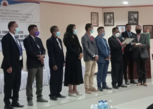 Ministru Koordenadór Asuntu Ekonomia (MKAE), Joaquim Amaral, fó pose ba membru Konsellu Nasionál Estadu Traballu, iha salaun SEFOPE, Kaikoli, segunda (11/10).