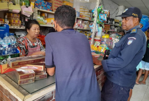 Ekipa AIFAESA halo inspesaun ba loja no supermerkadu iha Dili.