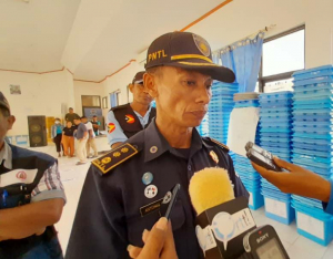 Komadante PNTL Munísipiu Baukau, Superintendente António De Sá, ko&#039;alia hela ba mídia iha salaun apuramentu Baukau, kuarta (13/04).