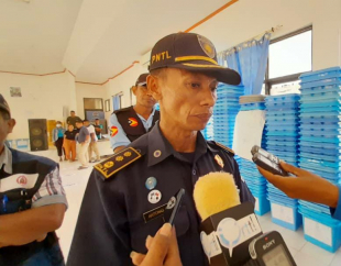 Komadante PNTL Munísipiu Baukau, Superintendente António De Sá, ko&#039;alia hela ba mídia iha salaun apuramentu Baukau, kuarta (13/04).