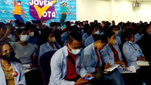 Estudante husi Universidade Dili (UNDIL) no Universidade Nasionál Timor Lorosa’e (UNTL)  tuir hela seminariu iha Salaun Suai Room Timor-Plaza, Komoro, segunda (11/04).