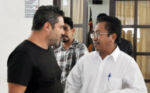Jornalista Ajénsia Notisioza Portugues (LUSA), António Sampaio ho Eis-Diretór Tempo Timor, José António Belo ‘Taraleu’ dada lia hela hafoin julgamentu iha Tribunál Distritál Dili (TDD), kuarta (26/01).
