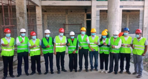 Primeiru Ministru (PM), Taur Matan Ruak, fó hamutuk ho ekipa traballadór sira iha konstrusaun edifísiu foun Tribunál Rekursu no Tribunál Distritál Dili iha Kaikoli, sesta (13/08).