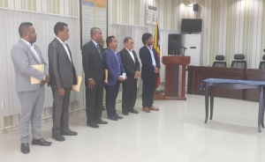Sekoms fo pose ba membru board RTTL.ep foun nain tolu ne&#039;ebe besik liu ba governasaun AMP hodi substitui membru board sira ne&#039;ebe uluk besik liu ba partidu sira maka ukun iha VII Governu konstituisaun. Tomada de pose ne&#039;e hala&#039;o  iha palasiu Governu (16/08)
