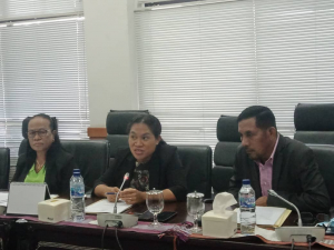Sekretaria meza Parlamentu Nasional, deputada Lidia Norberta (Klaran) ko&#039;alia hela ba media sira liu-husi konferensia imprensa iha sala lider bankada Parlamentu Nasional, kinta (14/01).