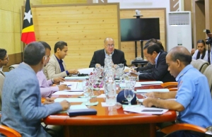 Sekretáriu Estadu Formasaun Profisionál no Empregu (SEFOPE), Julião da Silva ho ninia ekipa, sorumutu ho Konsellu Administrasaun husi Fundu Infraestrutura (KAFI), Dili (03/09)