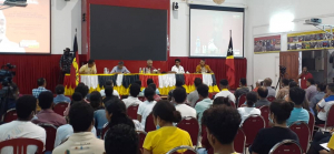 Sekjer FRETILIN Dr. Mari Alkatiri tu&#039;ur iha Meza ulun iha konferensia ida iha CCF (7/12)