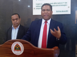MESSK Longuingos dos Santos akompania husi nia Sekretariu Estadu, ko&#039;alia ba jornalista sira 