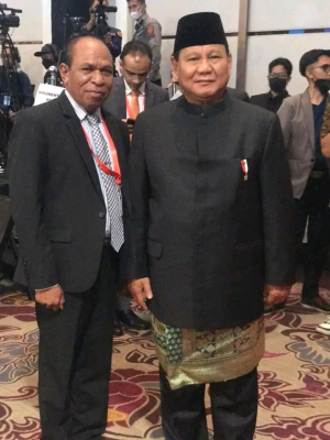 Vice Xefe Estado-Maior General das FALINTIL-FDTL, Major-General Calisto Santos (Coliati) no Minístru de Defeza da República Indonézia Tenente-Jeneral (Ref) Prabowo Subianto, foto hamutuk hafoin partisipa eventu INDO DEFENCE EXPO &amp; FORUM 2022.