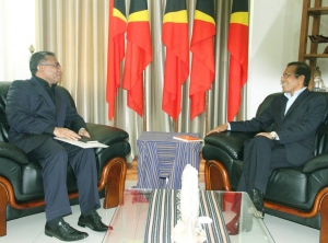 Primeiru Ministru Taur Matan Ruak hasoru malu ho eis PM Rui Maria de Araujo iha tempu ruma liu ba.