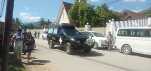 Ambulansia evakua dadaun mate isin Fernando do Rego iha Sala Izolamentu Vera Cruz.