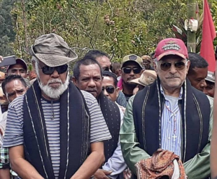 Komunidade husi suku tolu iha Letefoho simu lider Nasional Kay Rala Xanana Gusmao no Dr. Jose Ramos Horta ho lisan Mambae, iha suku Katrai Leten, Sexta (18/9)