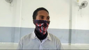 Estudante Elizário Moniz ko&#039;alia hela ho jornalista www.tempotimor.com iha resintu ESJP Suai, Segunda (15/3)