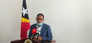 Prokuradór Jeral Republika (PJR) José da Costa Ximenes  ko&#039;alia ba jornalista hafoin hasoru malu ho PM Taur Matan Ruak iha Palasiu Governu Dili (7/1)