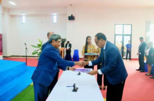 Ministériu Planu no Ordenamentu, José Reis, entrega hela karta ba Funsionariu foun.