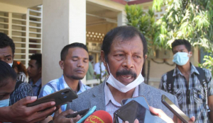 Pro reitór Asuntu Akadémika UNTL Miguel Maia esplika hela ba jornalista sira kona-ba propinas ne&#039;ebé estudante sira ezije ba governu. Tersa (25/08)