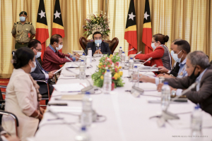 Prezidenti Repúblika (PR), Francisco Guterres Lu Olo lidera inkontru KSDS relasiona ho pedidu governu extensaun EE ba XIII ne&#039;ebé realiza iha Palásiu Prezidensial Nicolao Lobato Bairu-pite Dili, Segunda (26/04)