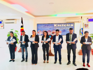 Jornalista na’in-ualu ne’ebé simu karteira Profesionál husi Konsellu Imprensa (KI), iha Goldeng STAR Audian.