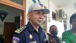 Superentendente Polísia João Belo, komandante Polisia Tranzitu Nasional, ko&#039;alia hela ba jornalista sira iha nia kna&#039;ar fatin Kaikoli (4/11)