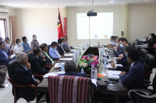Prezidente Konsellu Ezekutivu Bee Timor-Leste (BTL, E.P), Carlos Peloi dos Reis, hala&#039;o reuniaun ho ekipa sira.