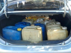 Polisia kaptura sidadaun Indonézia na&#039;in 16 hatama kombustivel ilegál