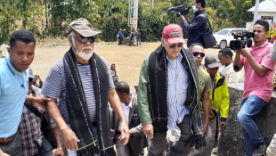 Líder nasional Kay Rala Xanana Gusmao ho Dr. Jose Ramos Horta iha komunidade nia let iha Katrai Karaik (18/9)