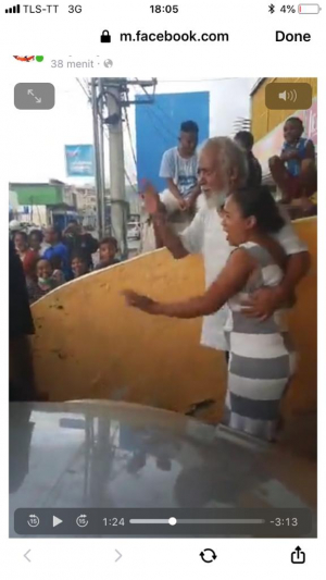 Lider Karistmatiku Kay Rala Xanana Gusmao foto hamutuk ho komunidade sira iha Audian, Domingo (21/3)