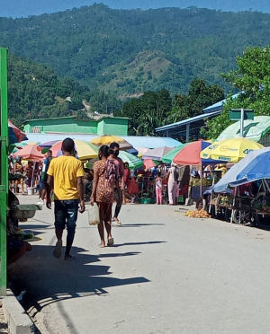 Merkadu Taibese iha loron Domingo (2/5)
