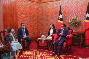 Embaixadora EUA iha Timor Leste Kathleen M. Fitzpatrick hasoru malu ho PR Francisco Guterres Lú Olo iha palasiu Prezidensial Dili (10/6)