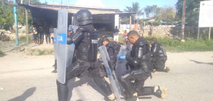 Unidade Espesial Batallaun Ordem Públiku ne&#039;ebé destaka iha Baukau realiza hela simulasaun iha área vila nova, tersa (01/03).