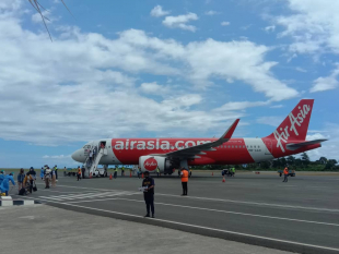 Aviaun Airasia tula pasajeiru 44 ho Medical Suplayer tun iha áeroportu Internasionál Prezidente Nicolau Lobato, sesta (07/05).